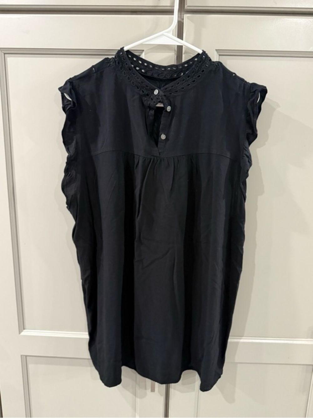Black Eyelet Trim Sleeveless Women's Top size XL